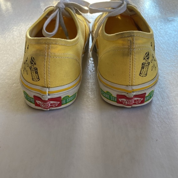 VANS X Sesame Street Yellow Sneakers Women’s Size 6 in good condition. - Picture 4 of 10